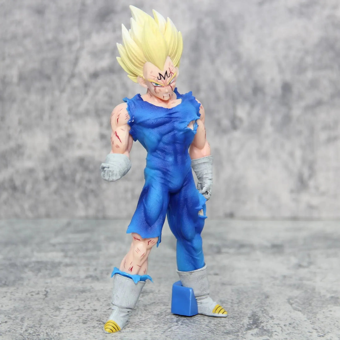 Dragon Ball Z War Damage Vegeta Figurine (20 cm)