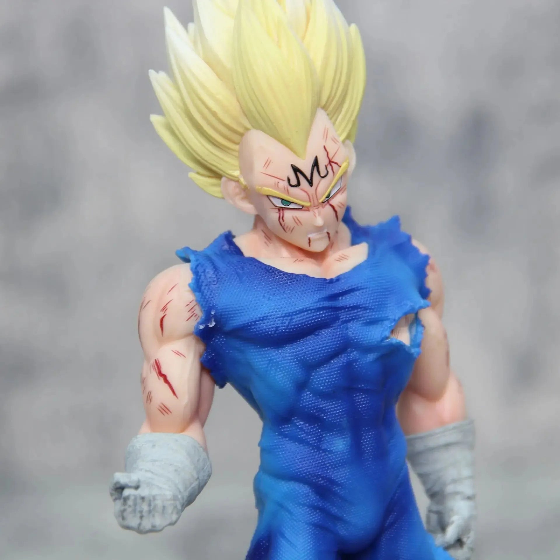 Dragon Ball Z War Damage Vegeta Figurine (20 cm)