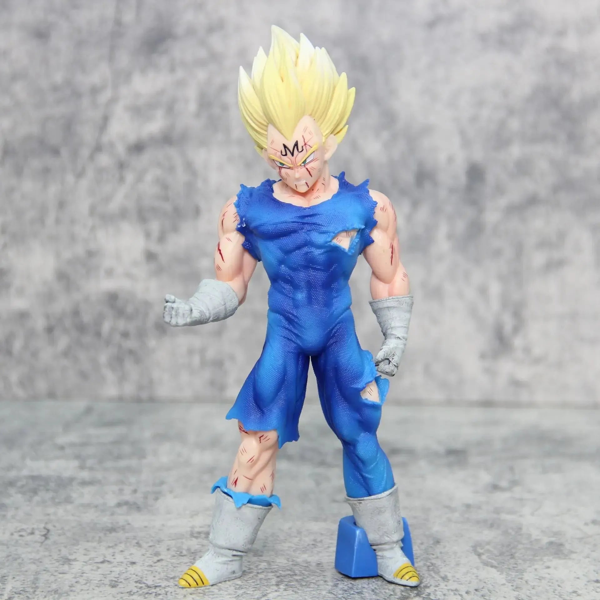 Dragon Ball Z War Damage Vegeta Figurine (20 cm)