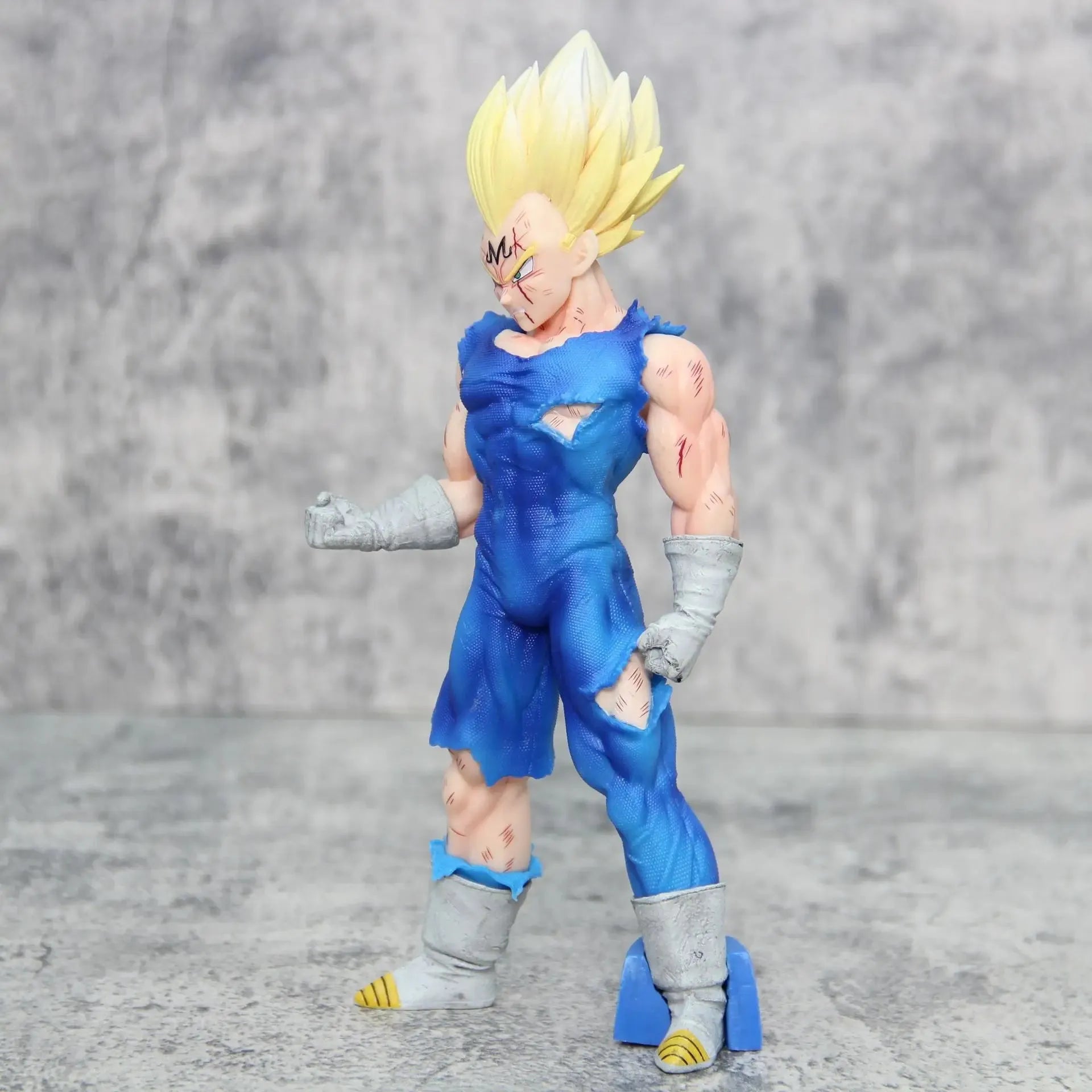 Dragon Ball Z War Damage Vegeta Figurine (20 cm)