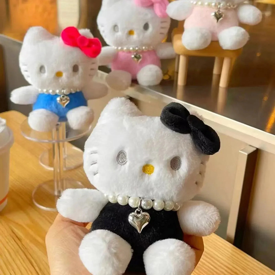 سلسلة مفاتيح قطيفة من Hello Kitty Color Cuddles 