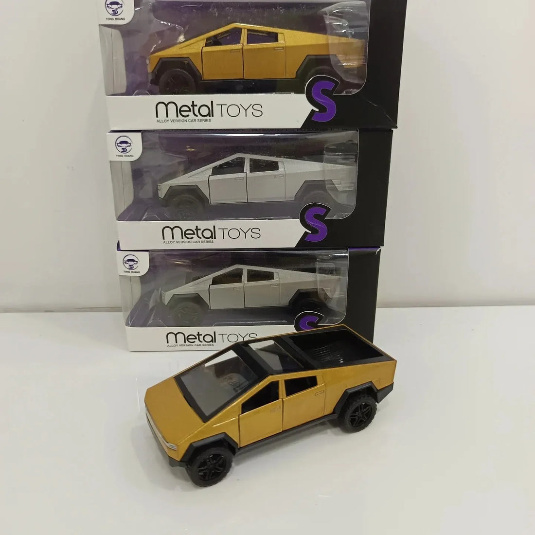 Futuristic Die-cast Tesla Cybertruck (1:36 Scale)