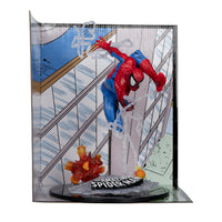 McFarlane Toys - Marvel Spider-Man 1:10th Scale Collectible with Scene (The Amazing Spider-Man #302) - Bear Hugs
