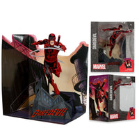 McFarlane Toys - Marvel Daredevil 1:10th Scale Collectible with Scene (Daredevil #600) - Bear Hugs