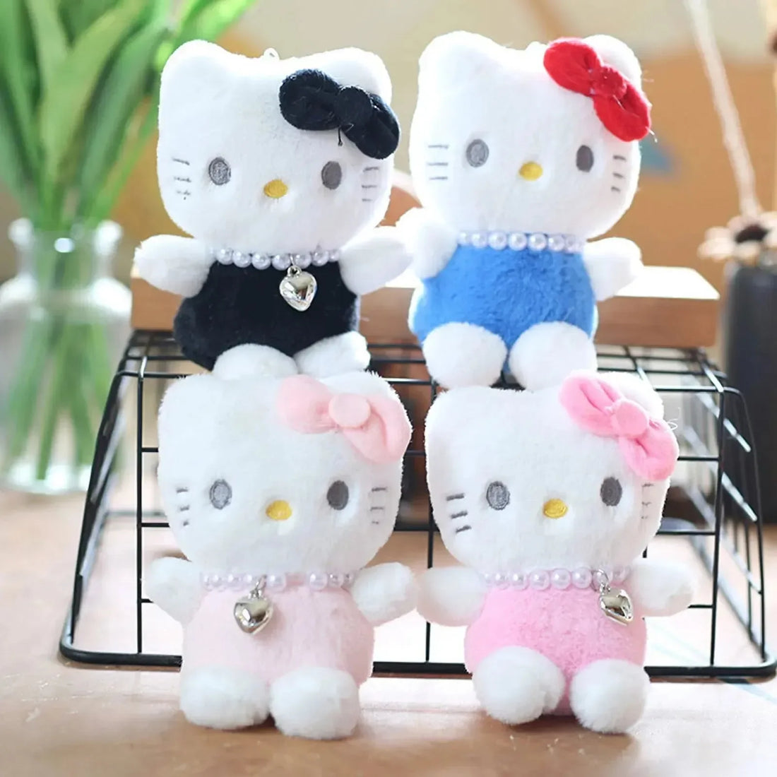 سلسلة مفاتيح قطيفة من Hello Kitty Color Cuddles 