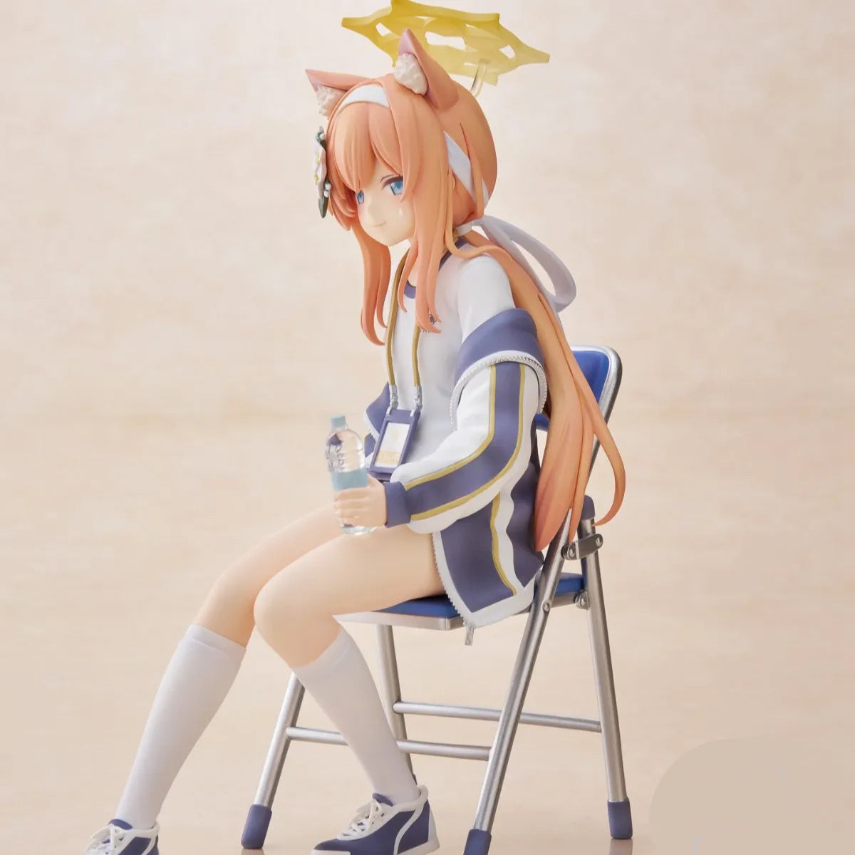 Mari Mewmorial Lobby Uniform Figure (18 cm)