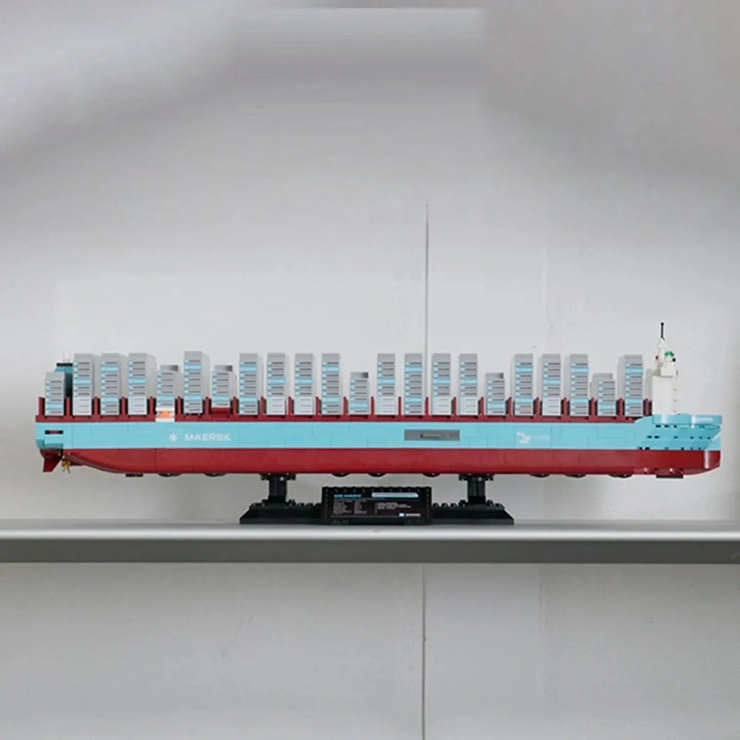 Maersk Container Ship Building Set (1516 Pcs)