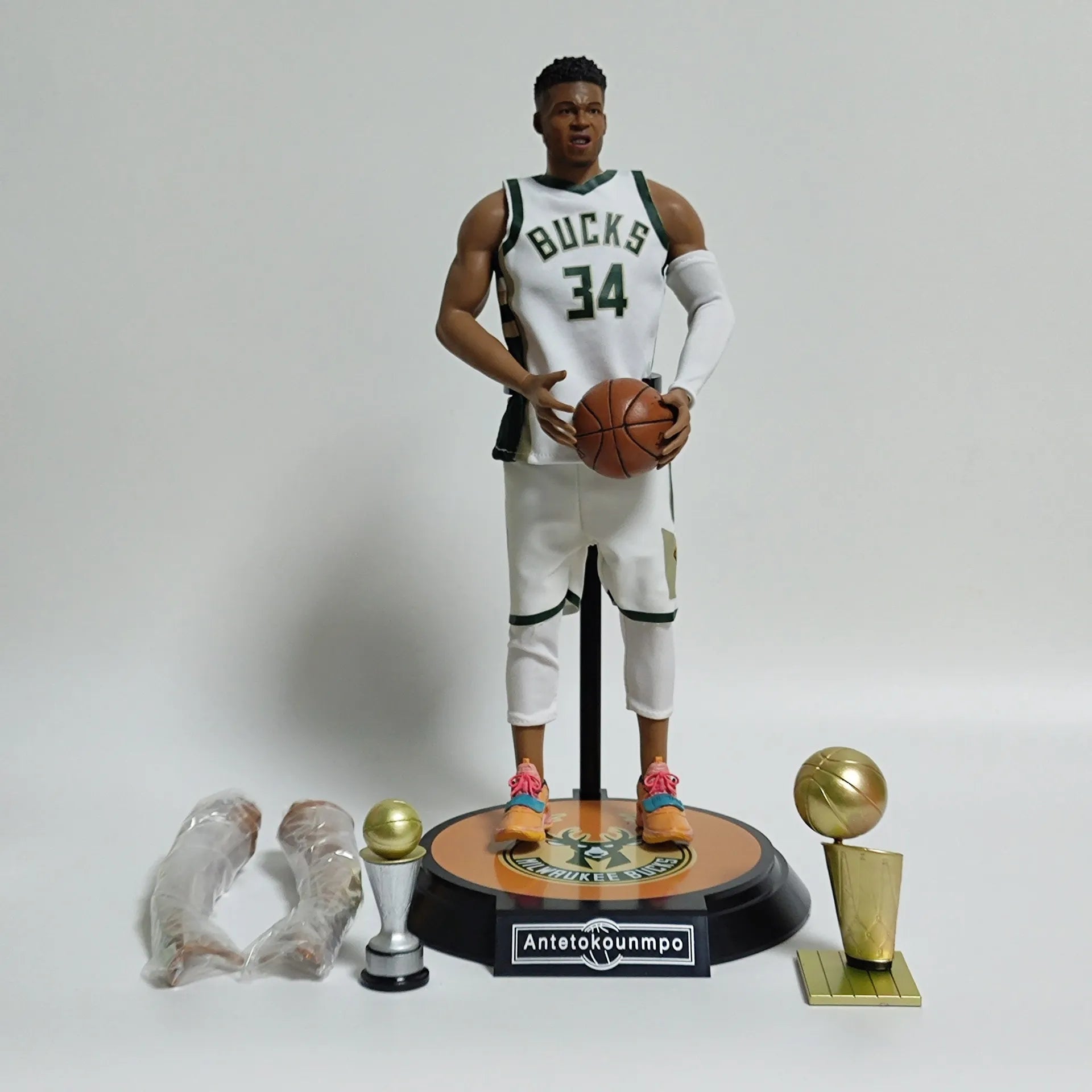 Giannis Antetokounmpo Milwaukee Bucks Figure (34 cm)