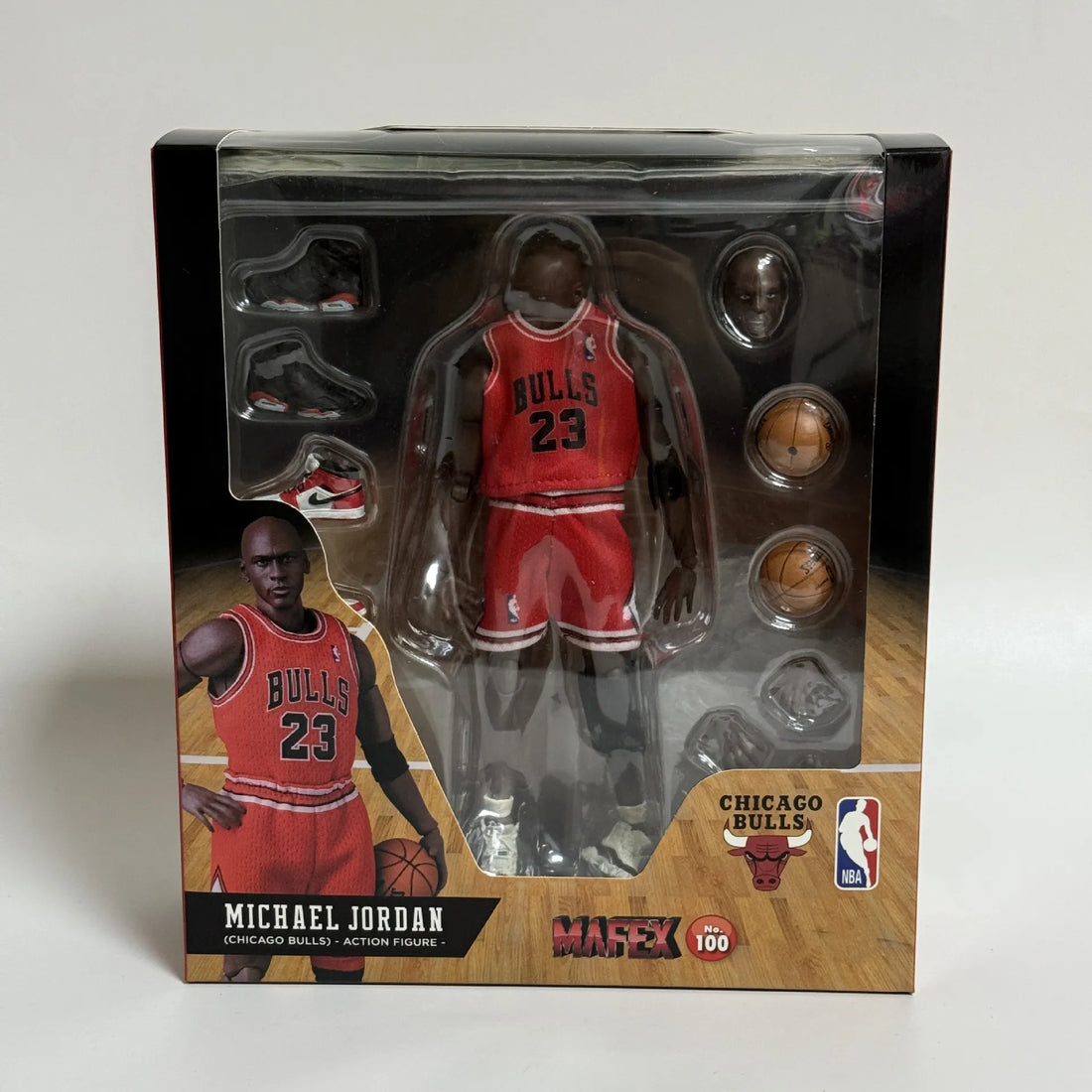 MAFEX 100 Chicago Bulls Michael Jordan Figure (16 cm)