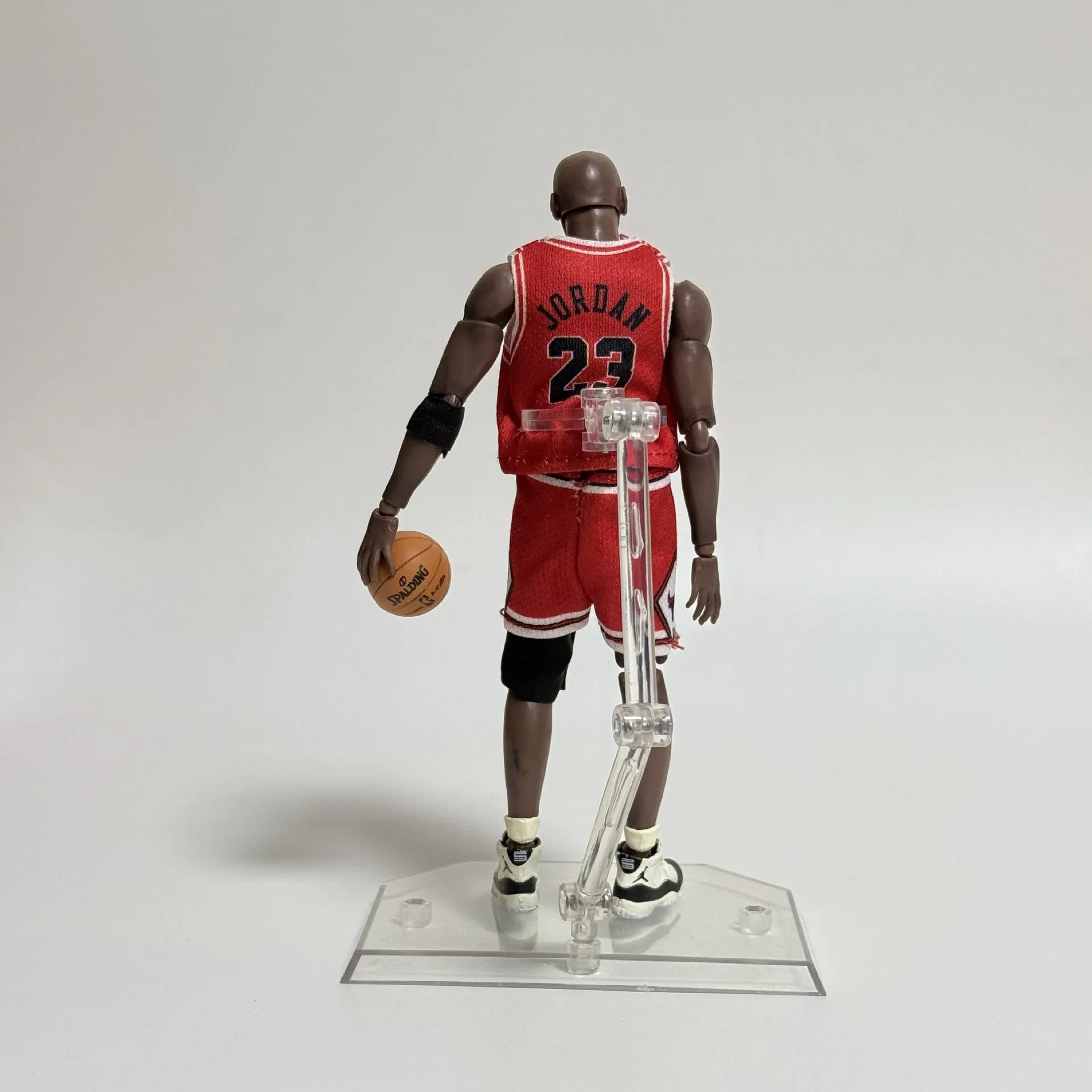 MAFEX 100 Chicago Bulls Michael Jordan Figure (16 cm)