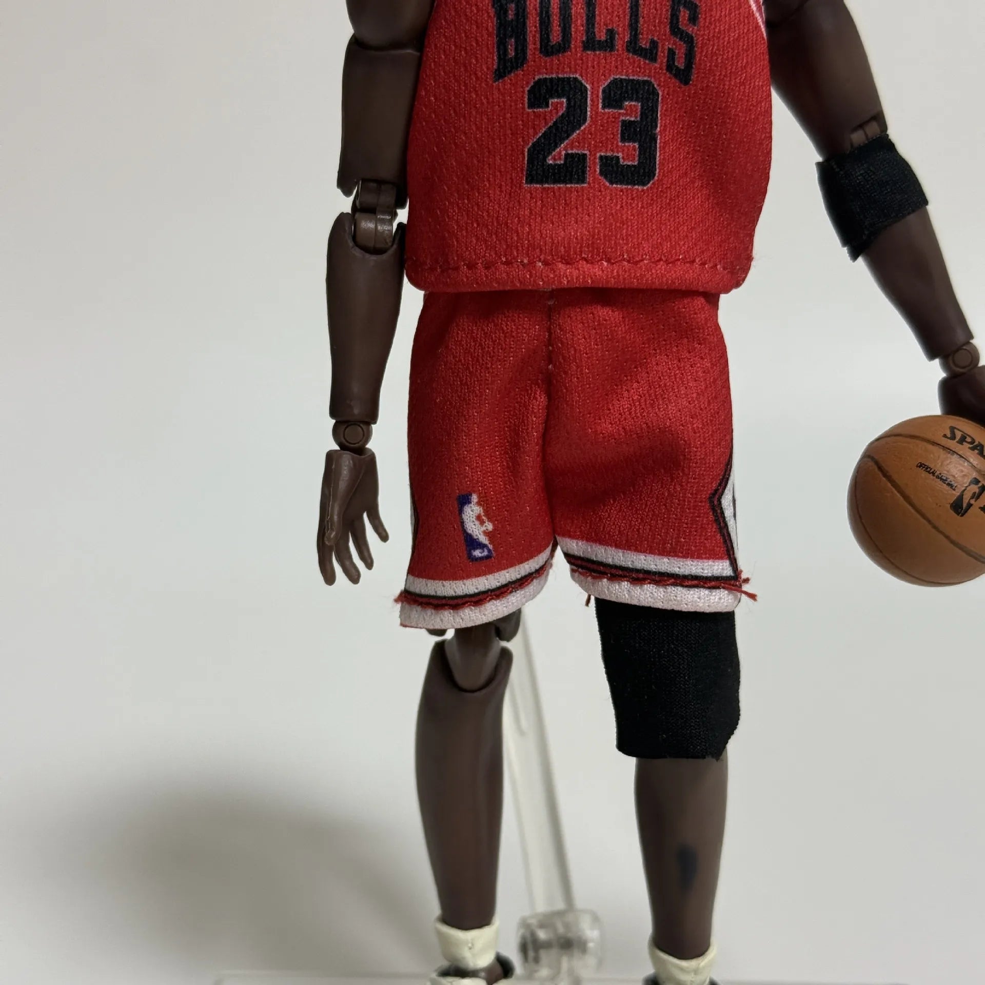 MAFEX 100 Chicago Bulls Michael Jordan Figure (16 cm)