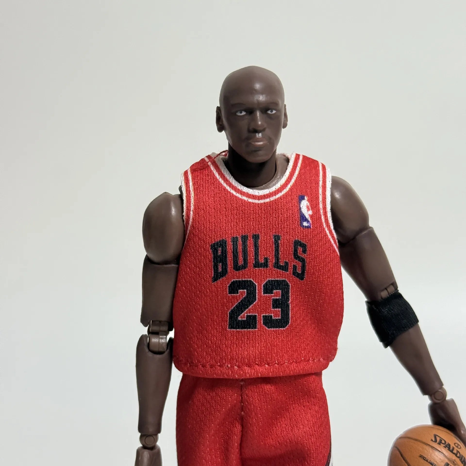 MAFEX 100 Chicago Bulls Michael Jordan Figure (16 cm)