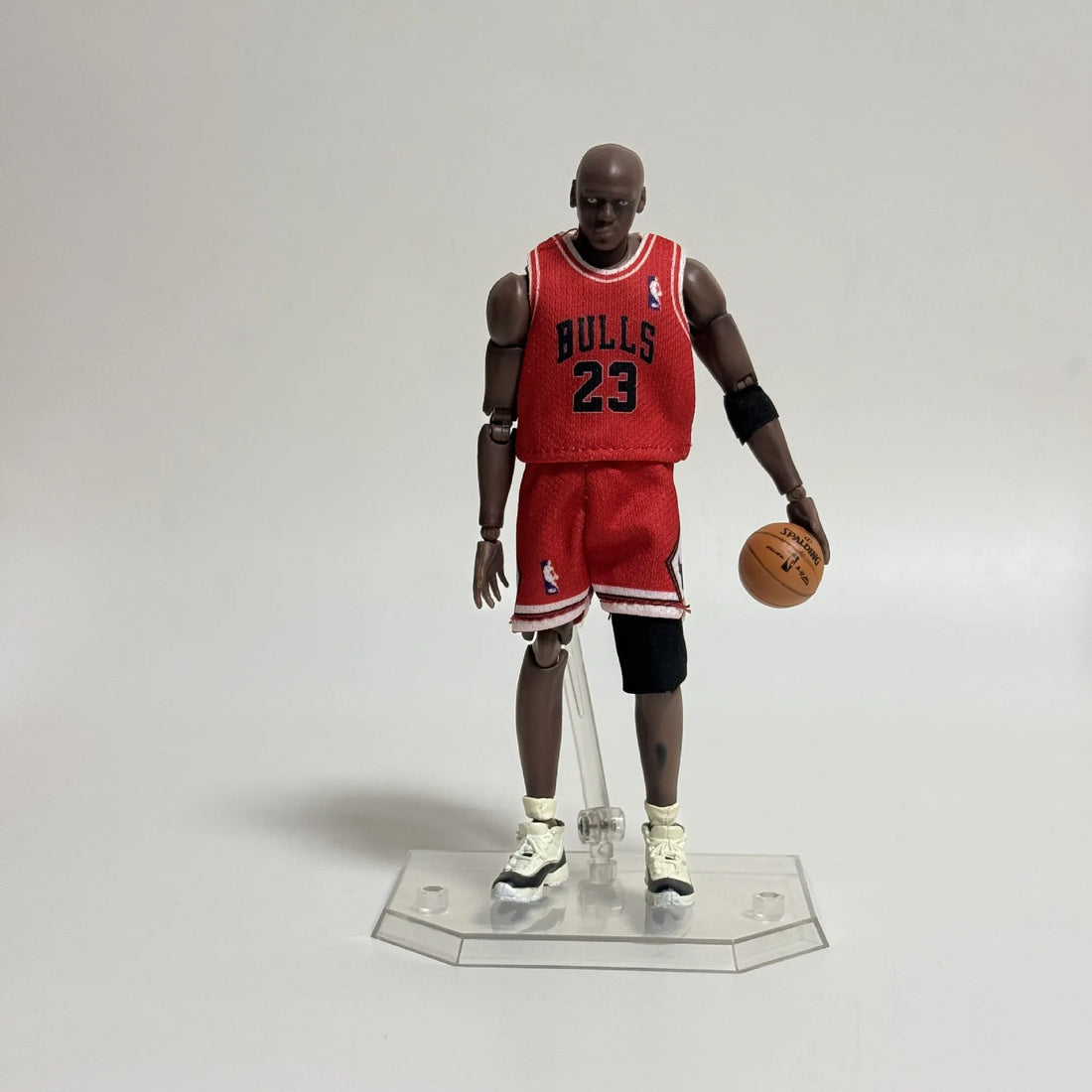 MAFEX 100 Chicago Bulls Michael Jordan Figure (16 cm)