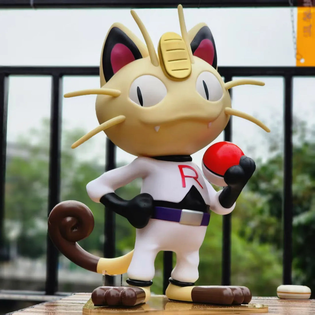 Pokémon Team Rocket Meowth Collectible Statue (42 cm)