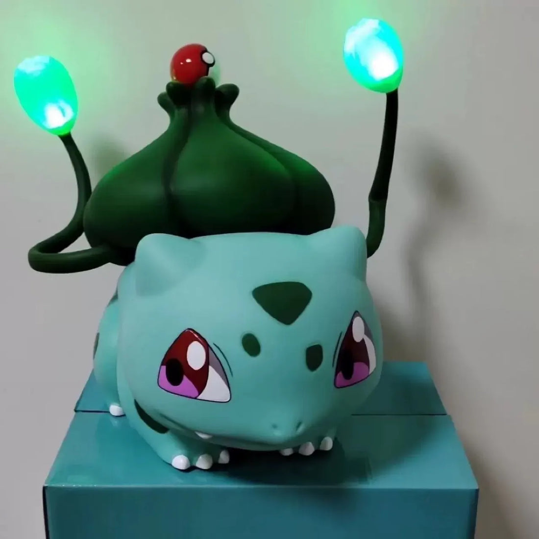 Pokémon Bulbasaur Glowing Vine Whip LED Statue (30 cm)