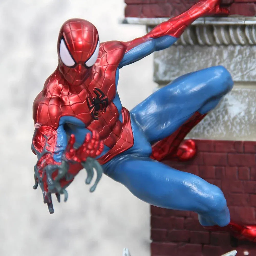 Marvel Spiderman Wall Climbing Gargoyle Statue (29 cm)
