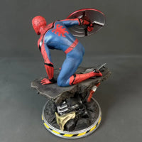 Marvel Spiderman Civil War Airport Battle Statue (37 cm)