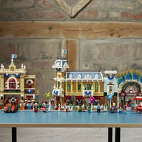 DZNY 43302 Main Street USA Modular Building Kit (3899 Pcs)