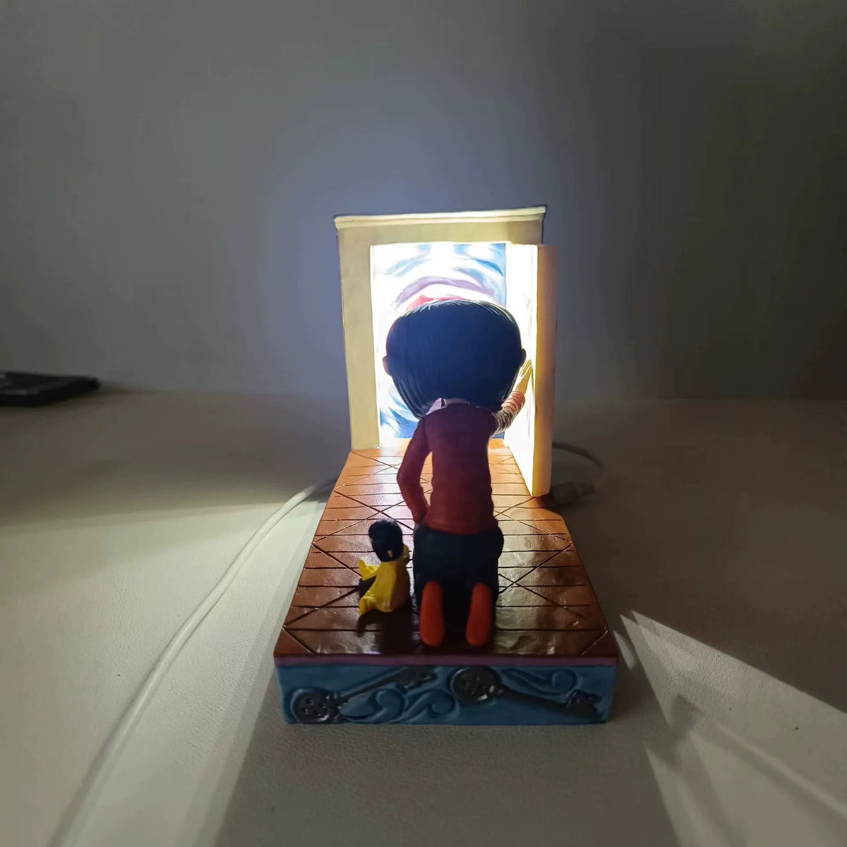 Coraline Secret Door Portal LED Figure (13 cm)