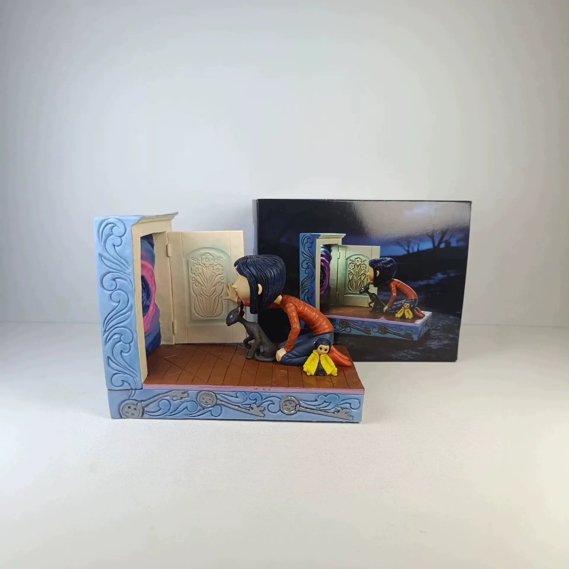 Coraline Secret Door Portal LED Figure (13 cm)