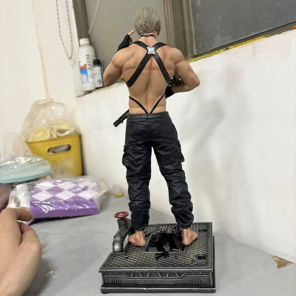 Resident Evil Leon S. Kennedy Combat Statue (32 cm)