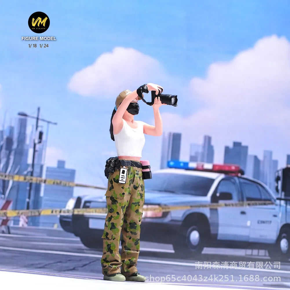 VM 1/18 Press Journalist Photographer Figure