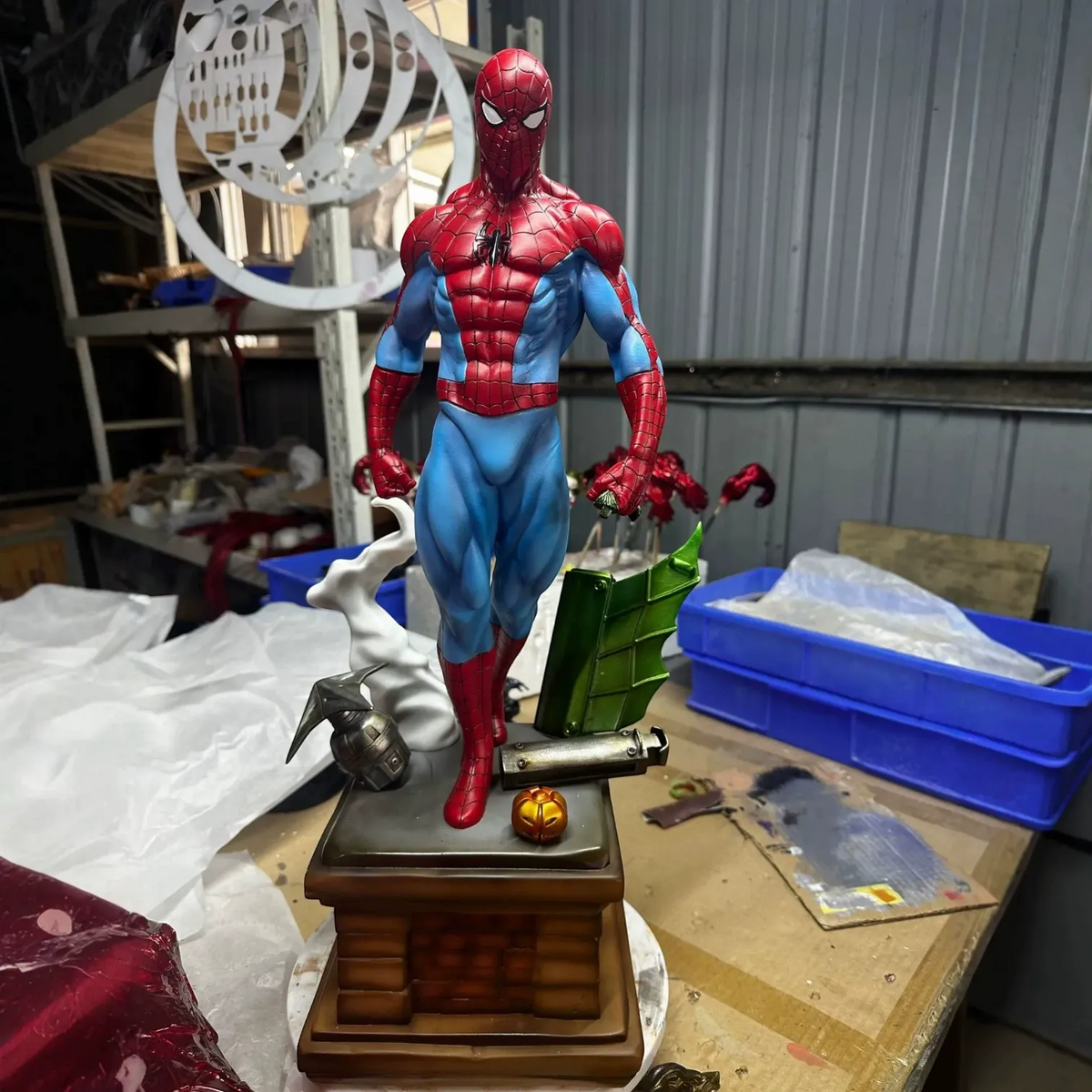 Marvel Avengers Spiderman Rooftop Walk Resin Statue (60 cm)
