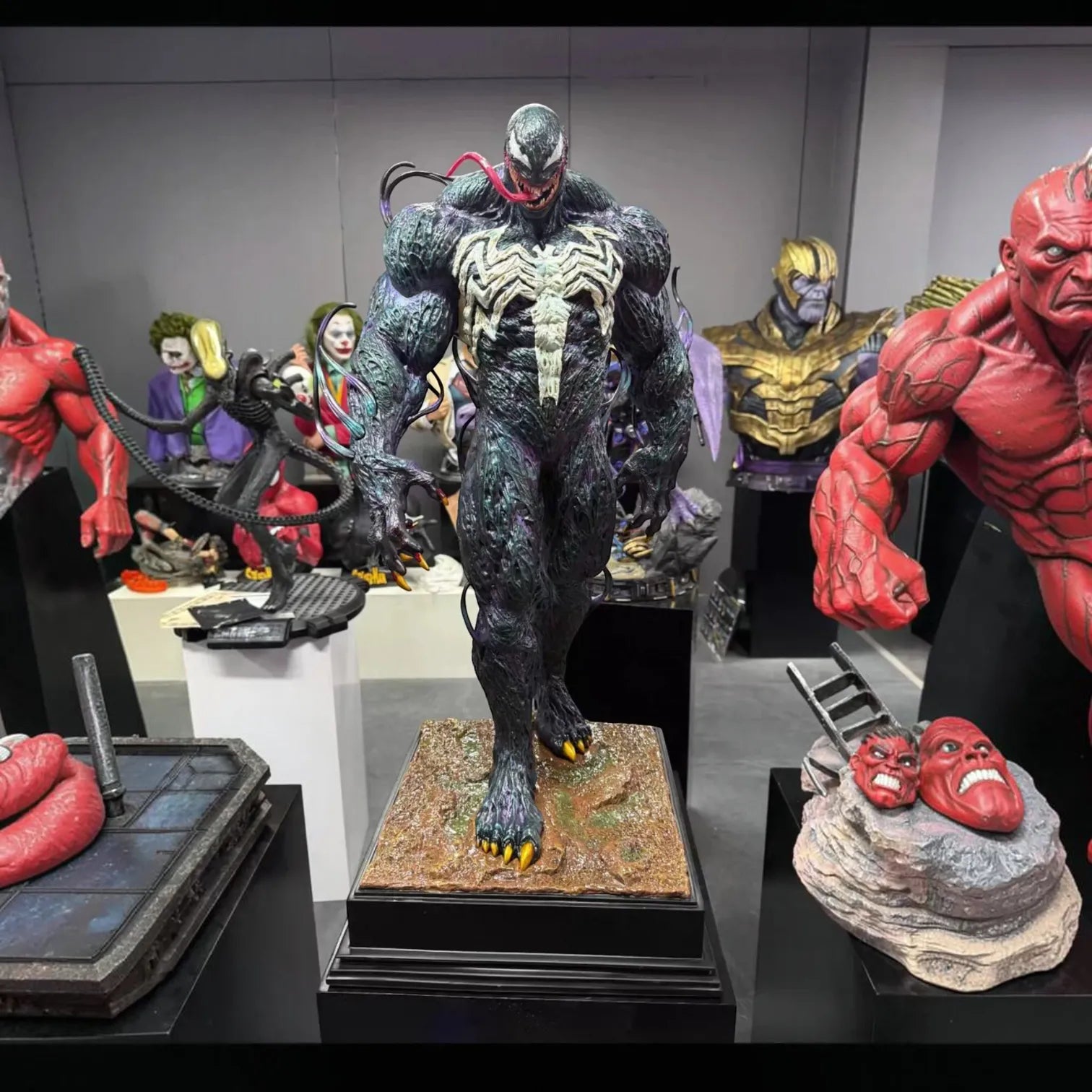 Marvel Venom 1/3 Scale Menacing GK Resin Statue (85 cm)
