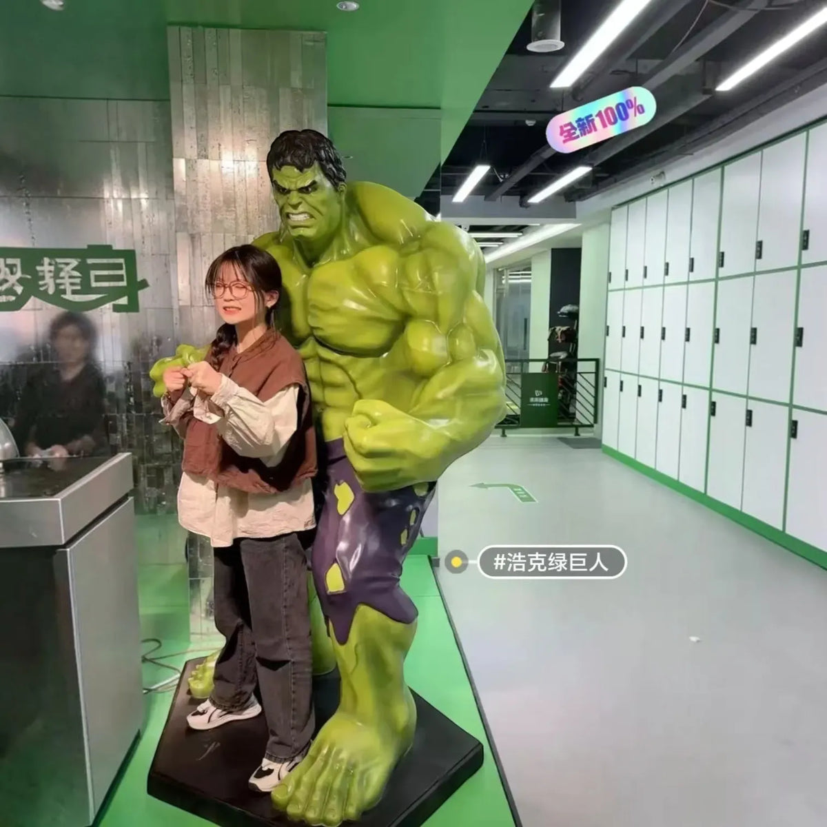 Marvel Incredible Hulk Life Size Resin Statue (200 cm)