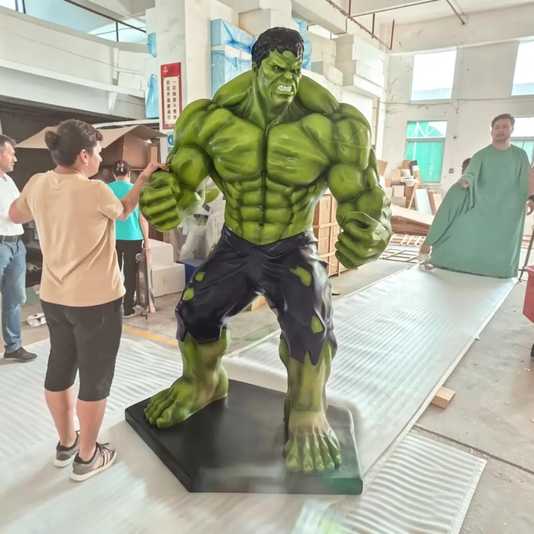 Marvel Incredible Hulk Life Size Resin Statue (200 cm)