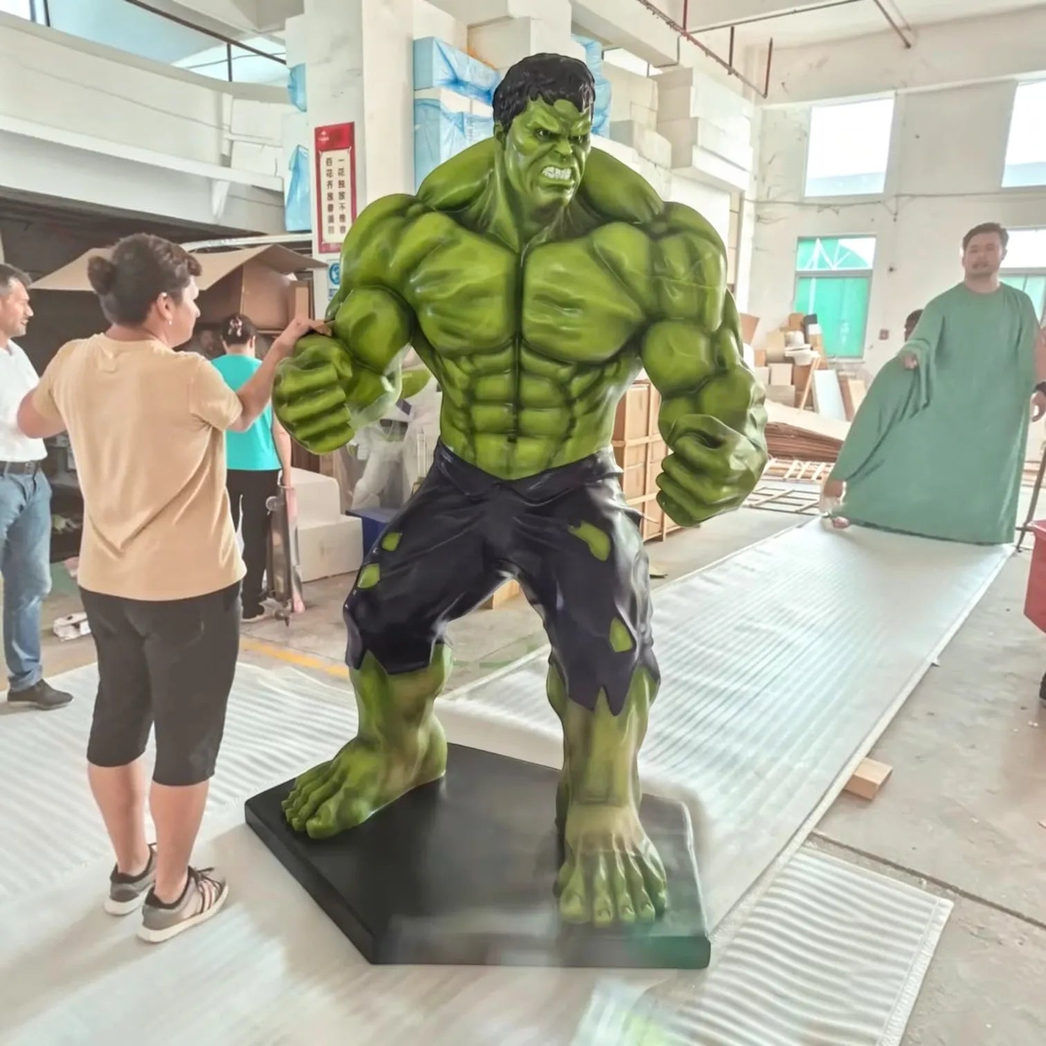 Marvel Incredible Hulk Life Size Resin Statue (200 cm)