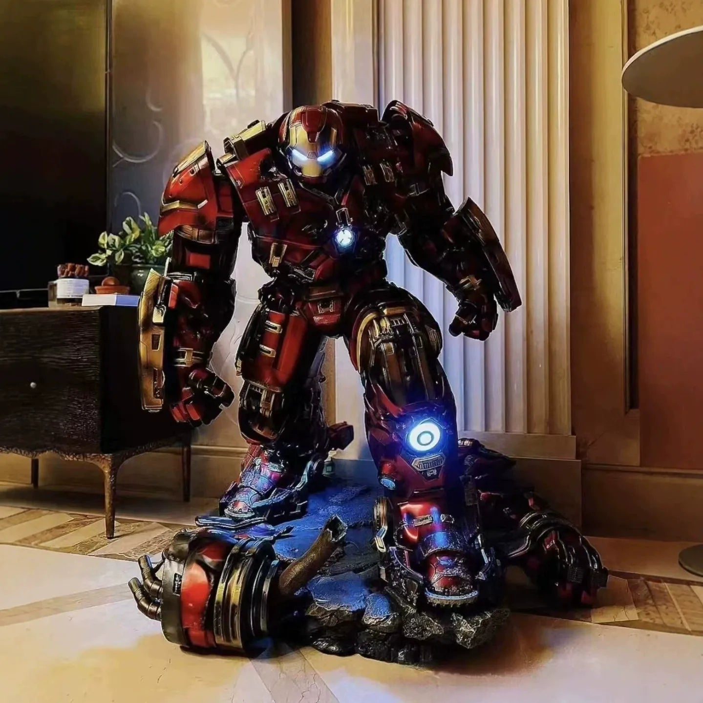 Marvel Iron Man Hulkbuster 1:1 Life Size Statue (350 cm)