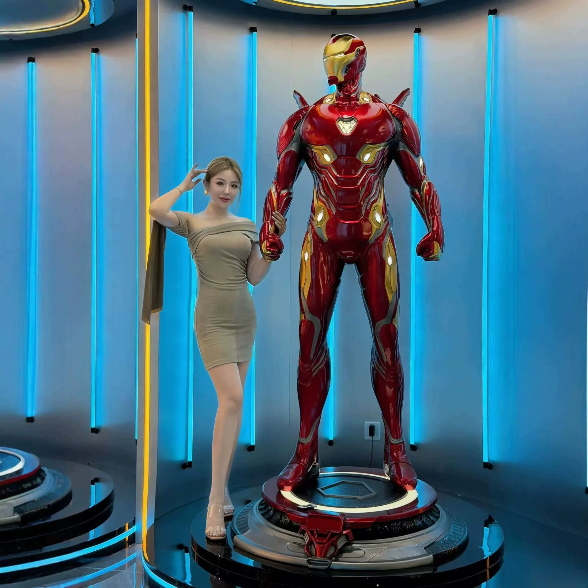 Marvel Avengers Iron Man Mark 50 1:1 Life-Size Statue (220 cm)
