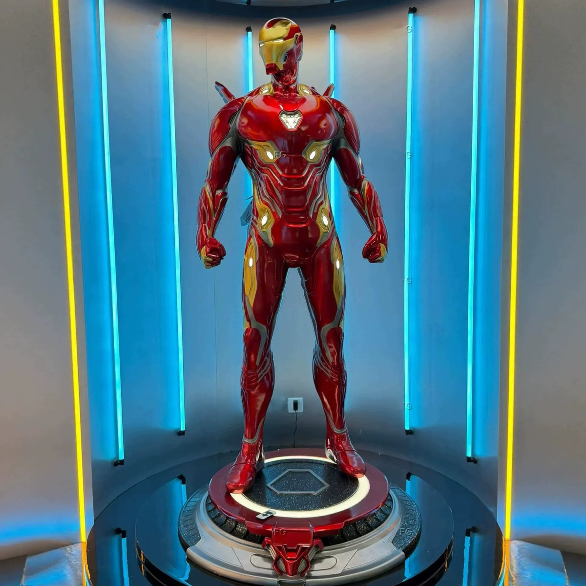 Marvel Avengers Iron Man Mark 50 1:1 Life-Size Statue (220 cm)