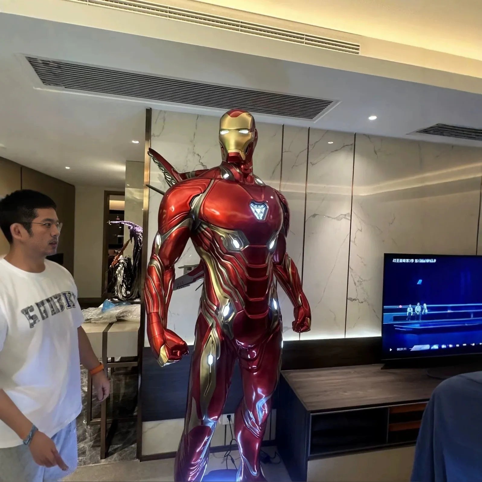 Marvel Avengers Iron Man Mark 50 1:1 Life-Size Statue (220 cm)
