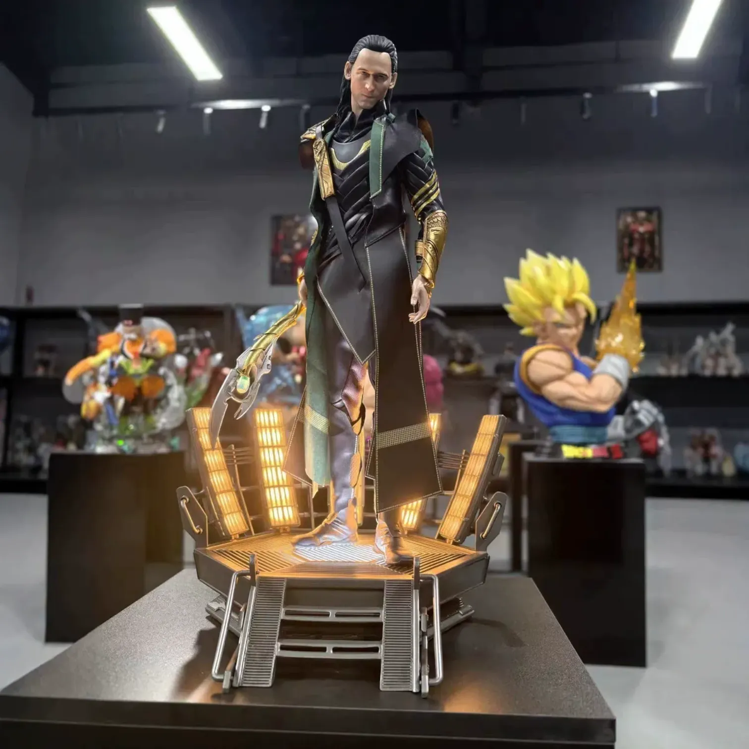 Marvel Loki God of Mischief 1/4 Scale Statue (60 cm)