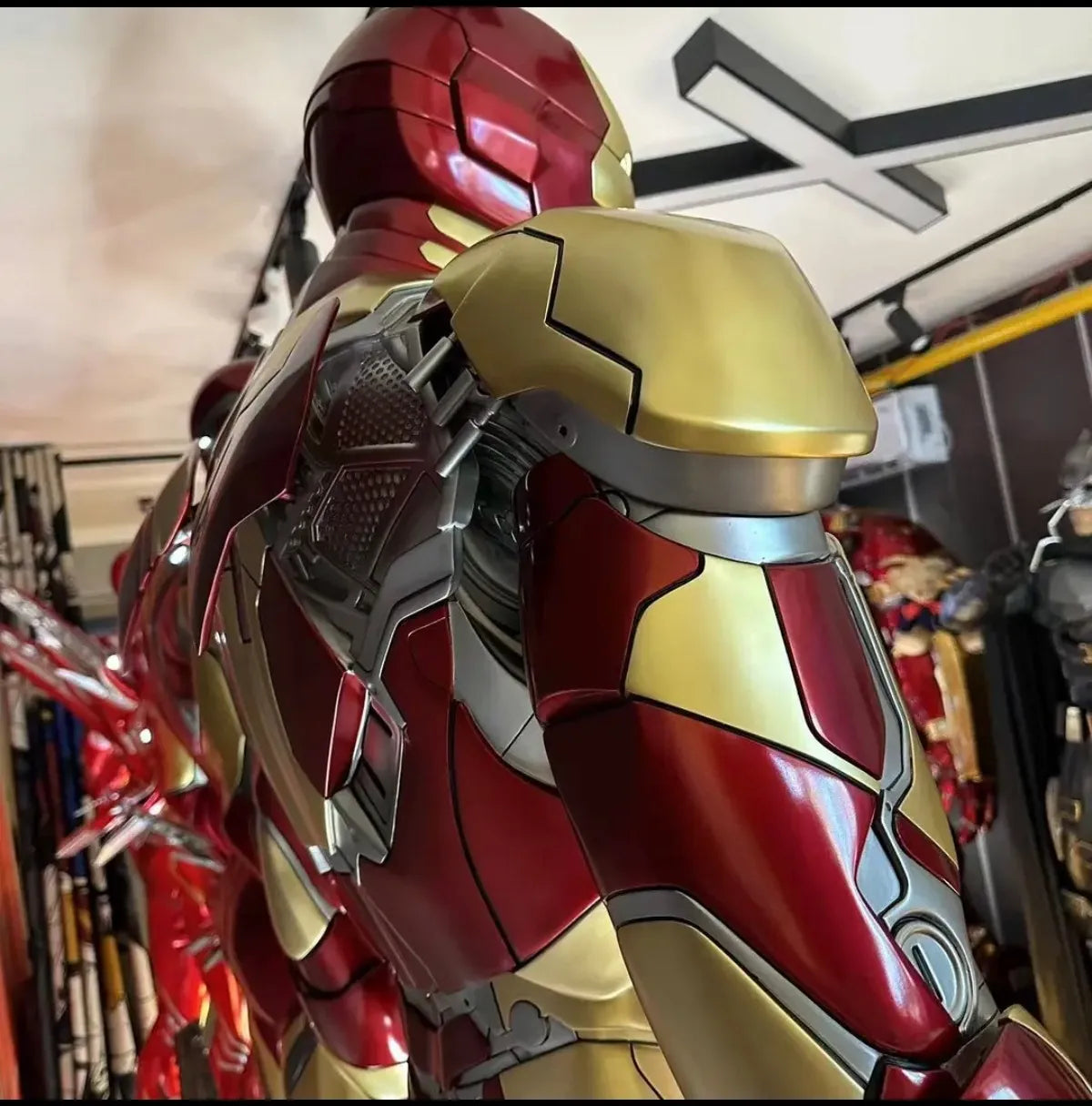 Marvel Iron Man Mark 42 Life Size Museum Statue (220 cm)
