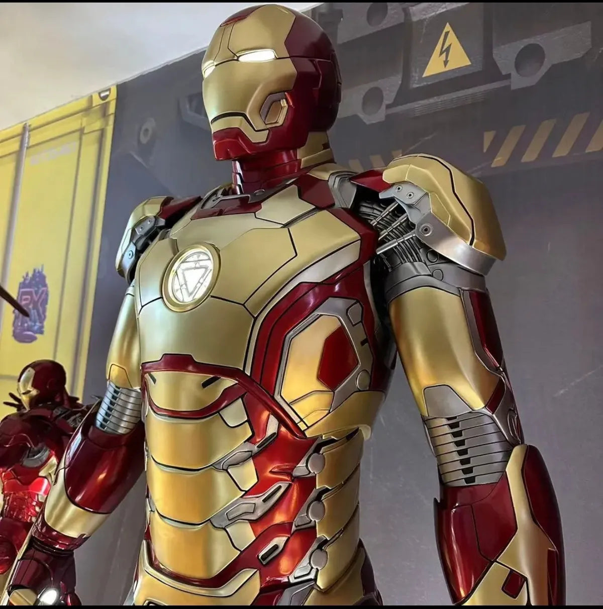 Marvel Iron Man Mark 42 Life Size Museum Statue (220 cm)