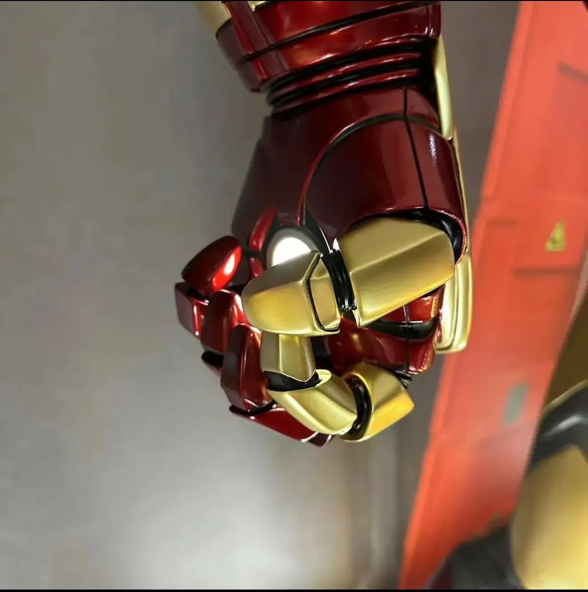 Marvel Iron Man Mark 42 Life Size Museum Statue (220 cm)