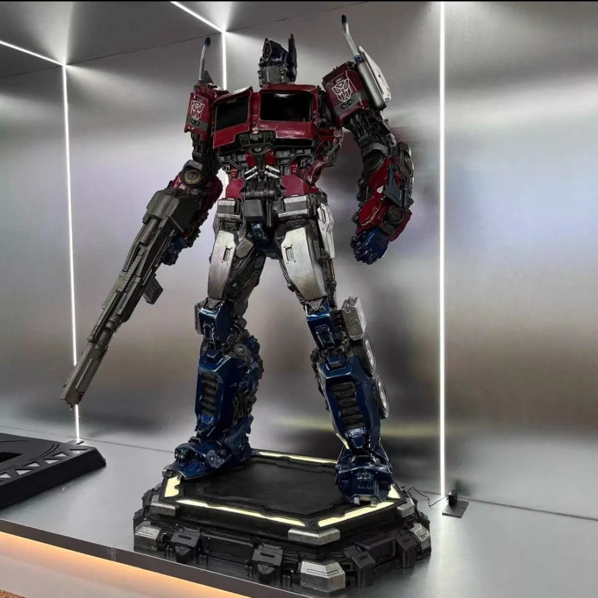 Transformers Optimus Prime HD Life Size Statue (220 cm)