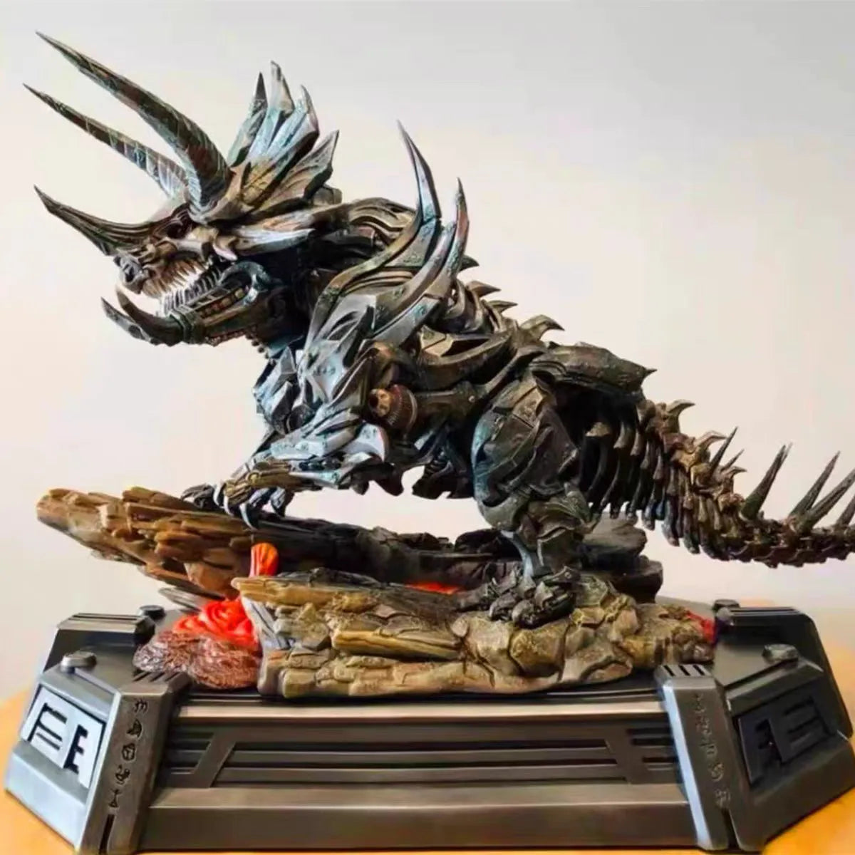 Transformers Dinobot Slag Triceratops Resin Statue (77 cm)