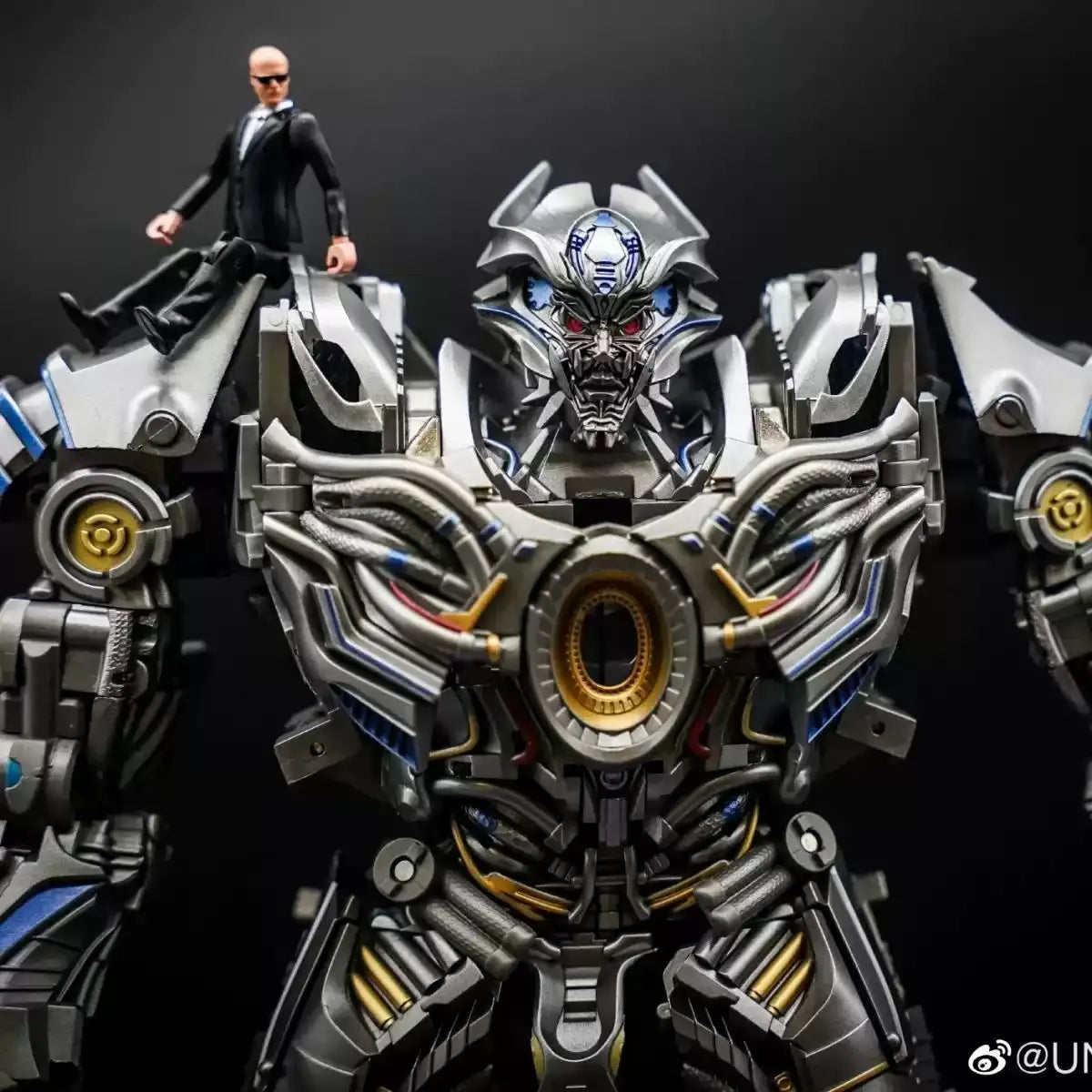 UT R-04 Nero Youth Edition Action Figure (30 cm)