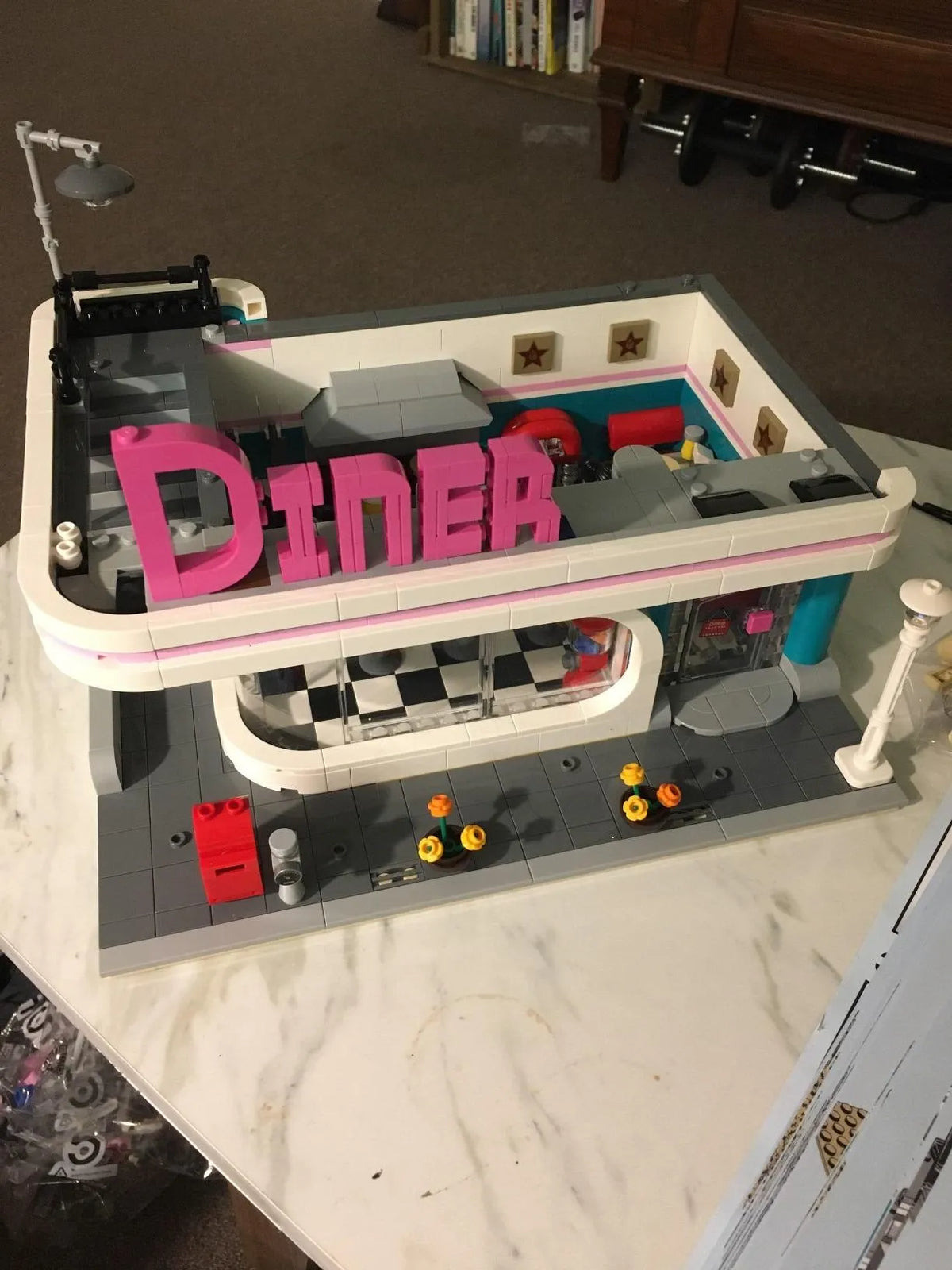 Creator Downtown Diner 10260 Building Set (2480 Pcs)