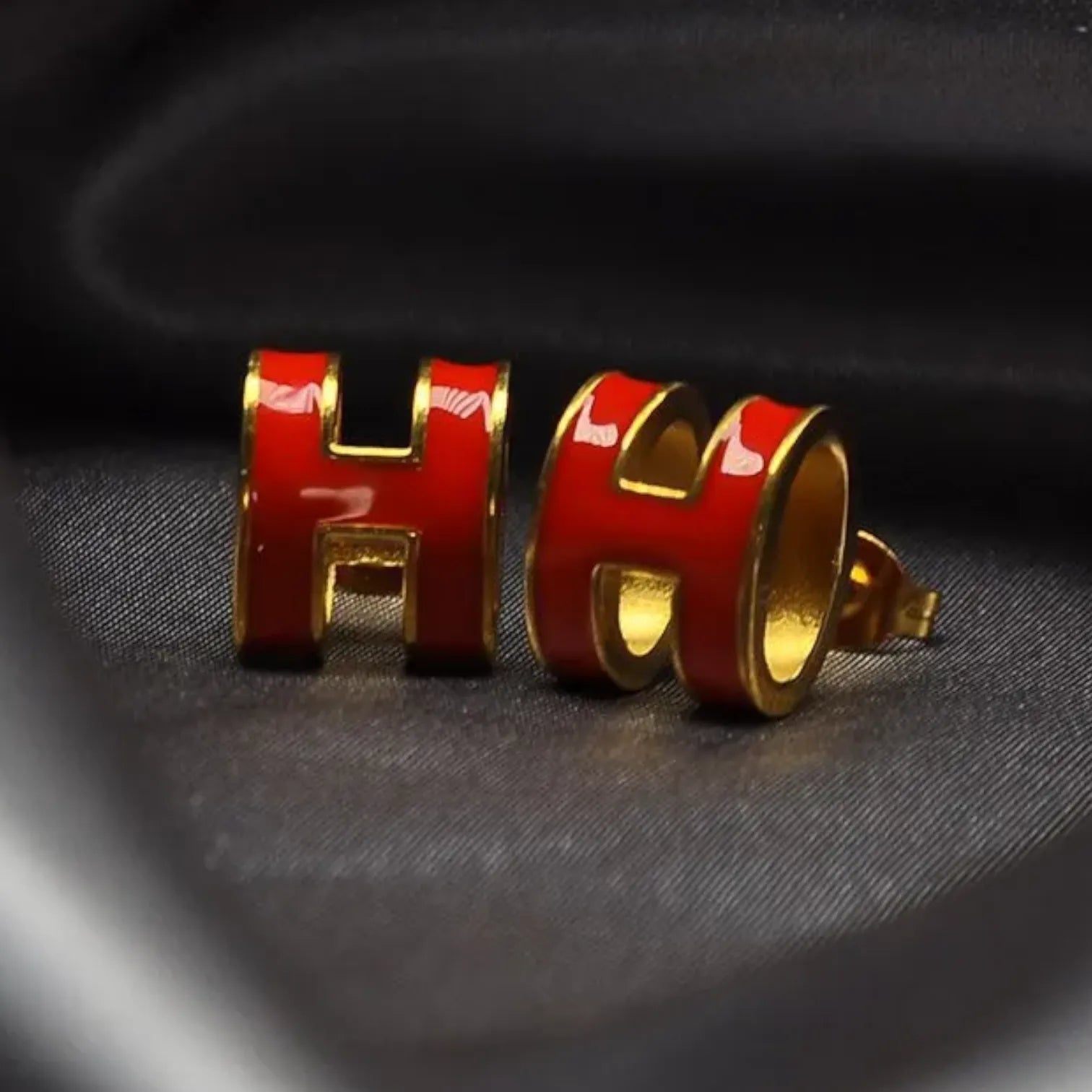 Horse Carriage Luxe Mini Pop H Earrings