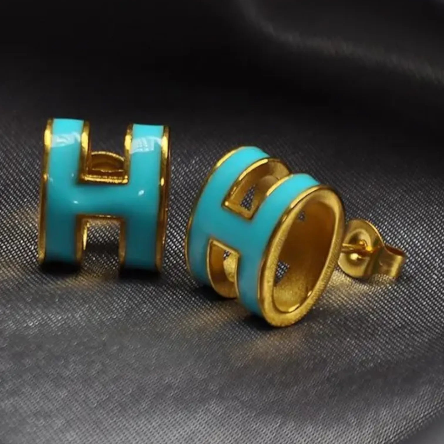 Horse Carriage Luxe Mini Pop H Earrings