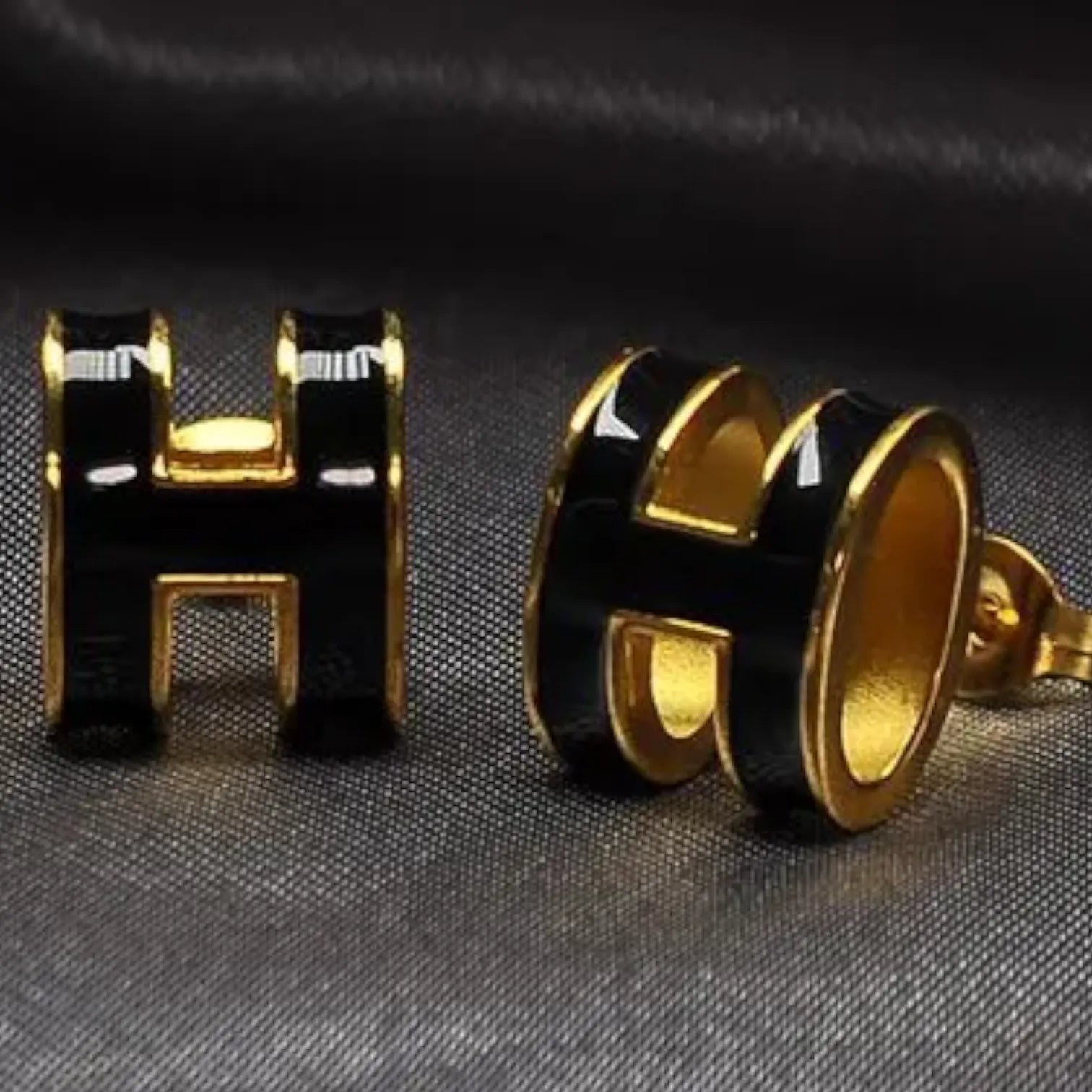 Horse Carriage Luxe Mini Pop H Earrings
