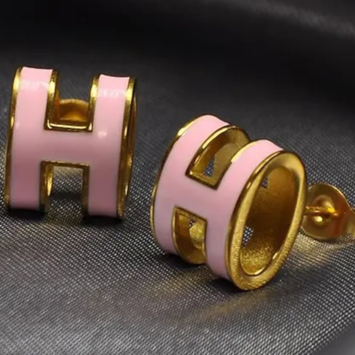 Horse Carriage Luxe Mini Pop H Earrings
