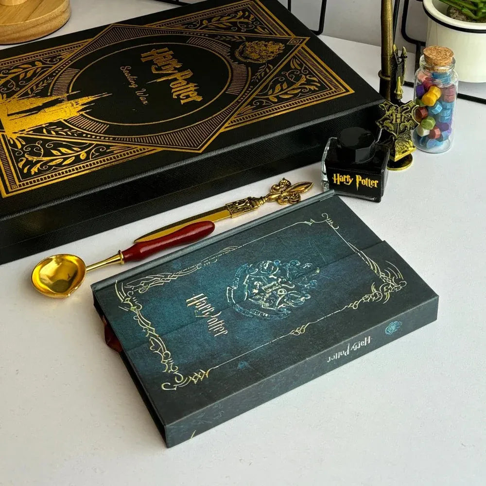 Harry Potter Hogwarts Deluxe Stationery Gift Set