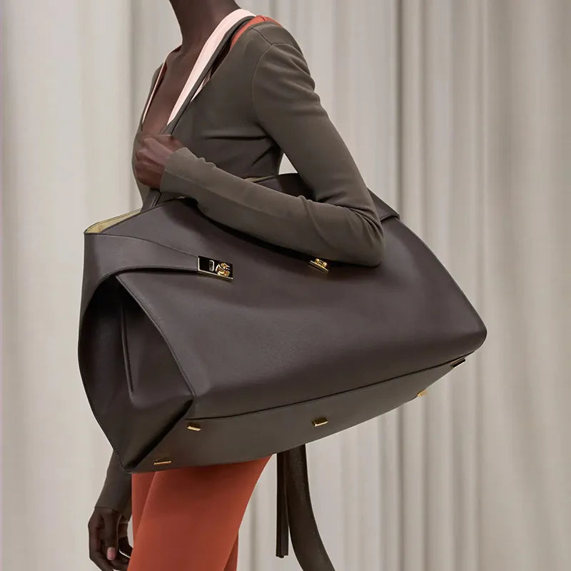 FurMo Hug Soft Oversized Runway Tote