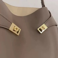 FurMo Hug Soft Oversized Runway Tote